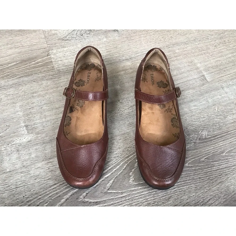 Taos Uncommon Womens 11 W Brown Leather Mary Janes Flats Curves and Pods Comfort